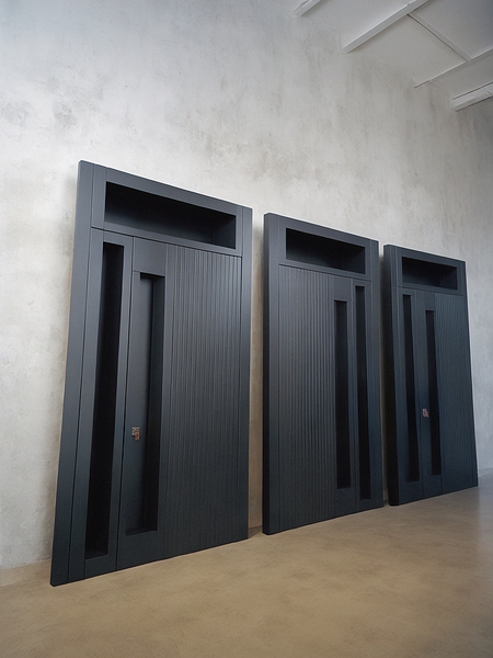 Парадные двери с остеклением отделка МДФ окрас графит Парадные двери с остеклением отделка МДФ окрас графит