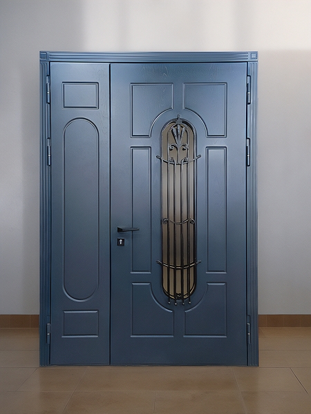 Парадная дверь 2 створки остекление и решетка Парадная дверь 2 створки остекление и решетка